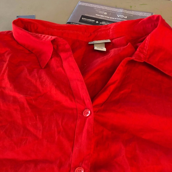 CATHERINES PERFECT BUTTON DOWN TOP WITH COLAR - Picture 2 of 4